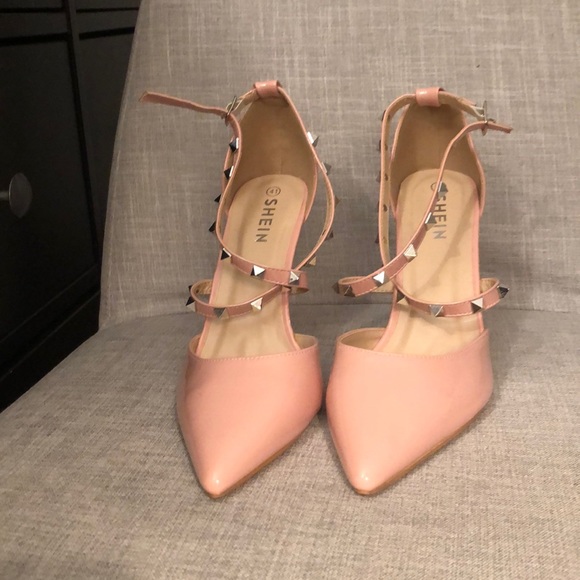 Nude pink rockstud pumps - Picture 1 of 2